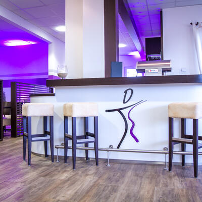 Bar · Nero